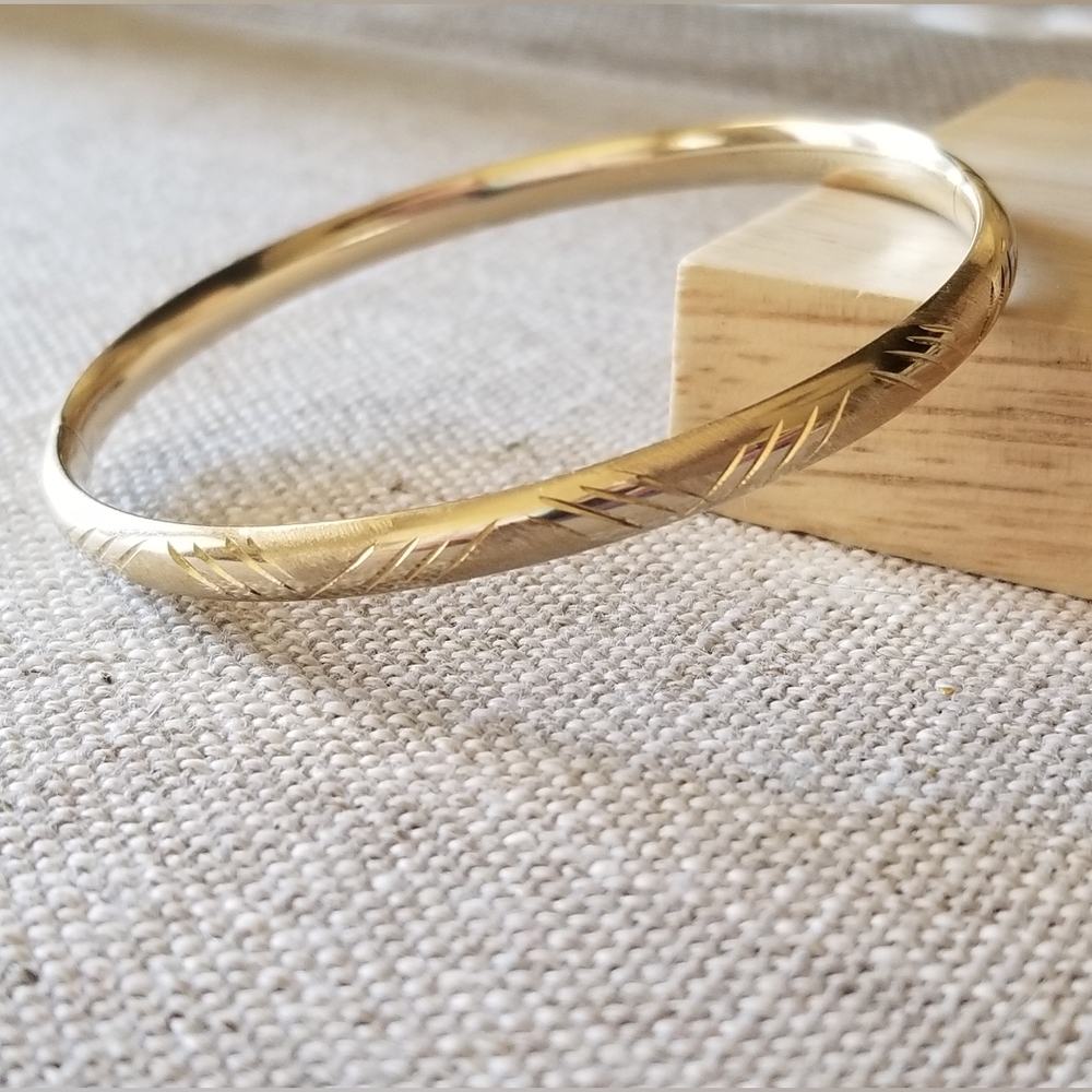 10K Gold Bangle Bracelet